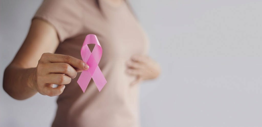 What Are The Initial Symptoms Of Breast Cancer