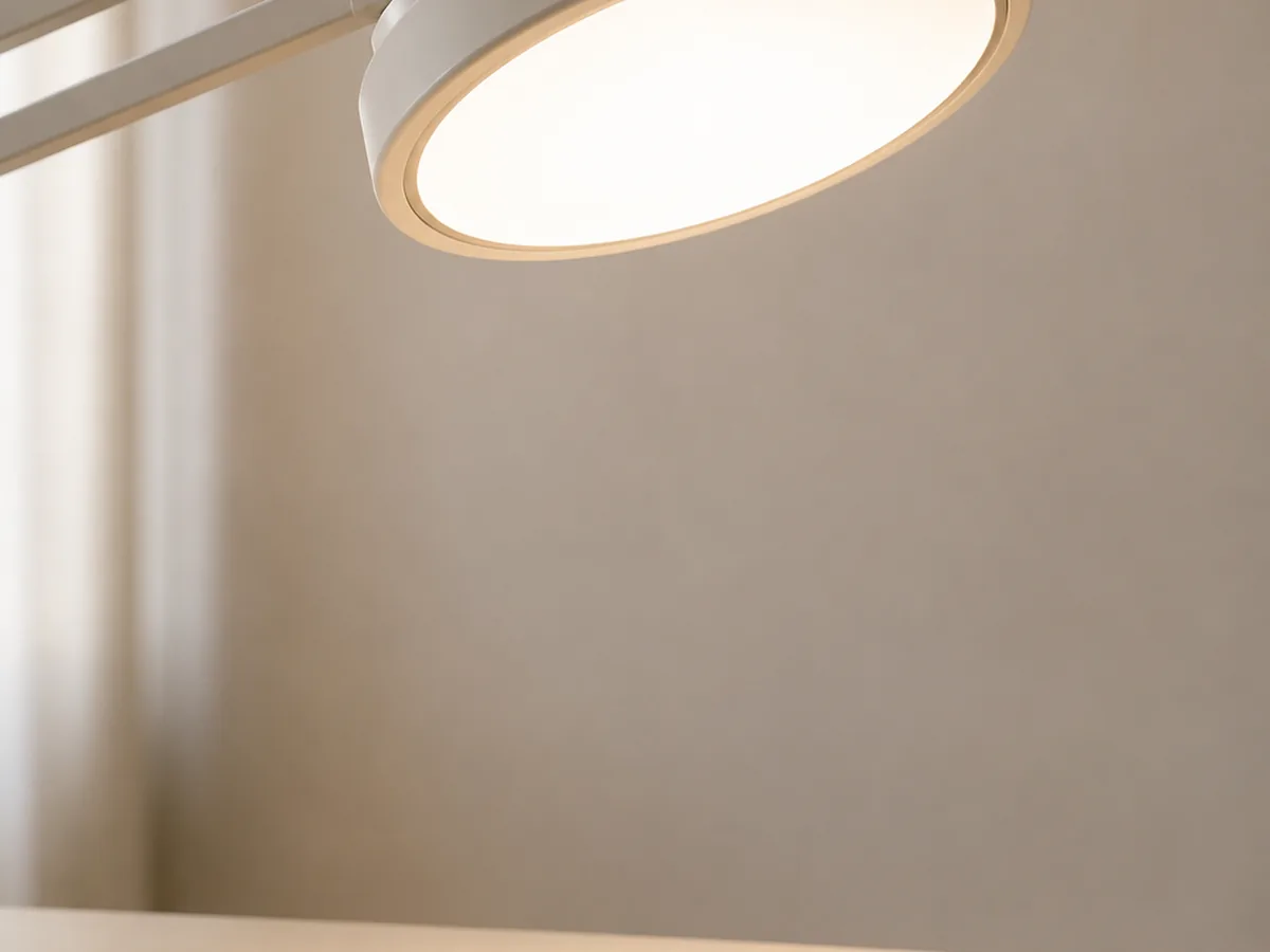 An examination light and mirror in a clinic room